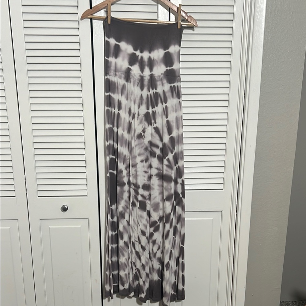 Tie-Dye Maxi Skirt in Black and White